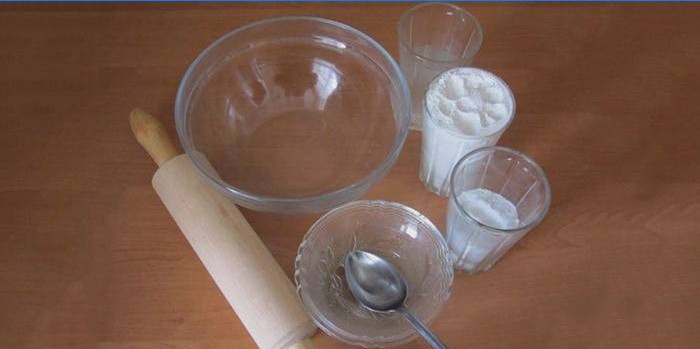 Ingredients and materials for the preparation of salt dough