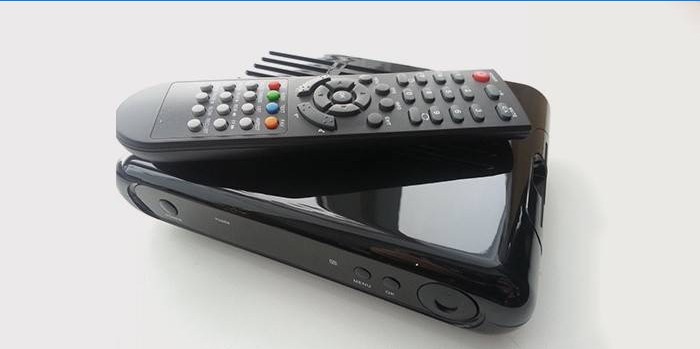 DVB-C receiver with remote control