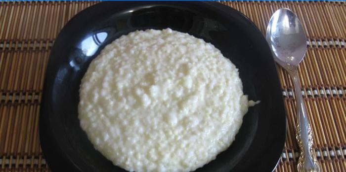 Milk porridge Friendship in a plate