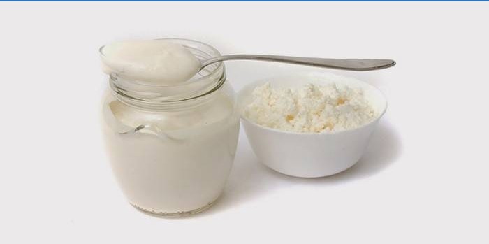 Cottage cheese and sour cream