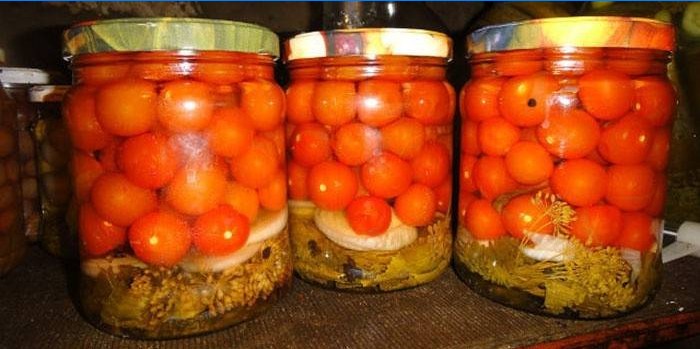 Canned cherry tomatoes
