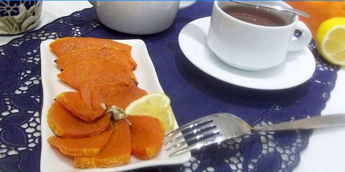 Baked pumpkin with honey and a cup of tea