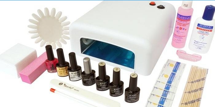 Set for applying shellac on nails