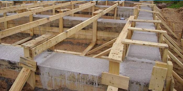 Removable wood formwork