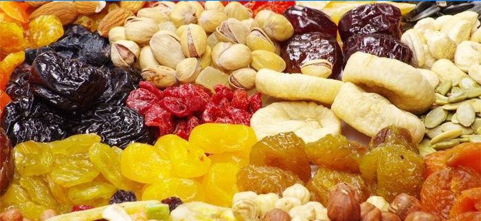 Different dried fruits