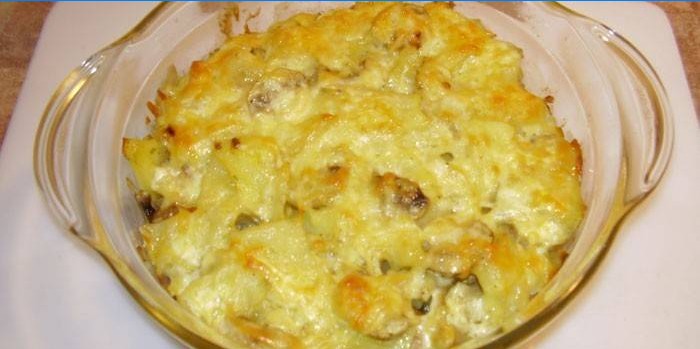 Baked potatoes with mushrooms and cheese
