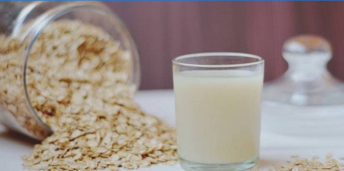 Oatmeal jelly in a glass and cereal