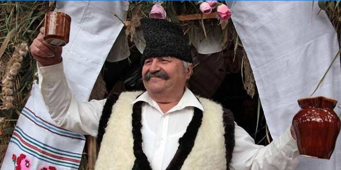 Elderly man in national Moldavian costume