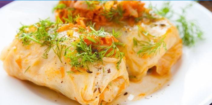 Lean stuffed cabbage with carrots