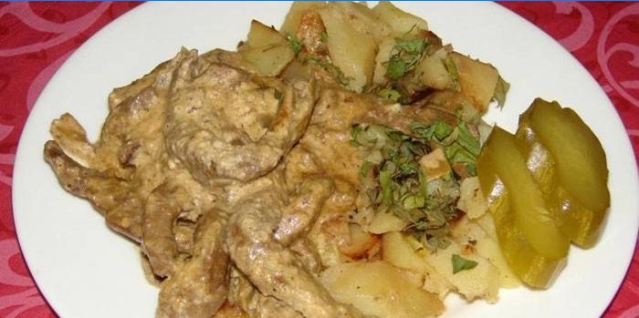 Beef liver in sour cream with potatoes