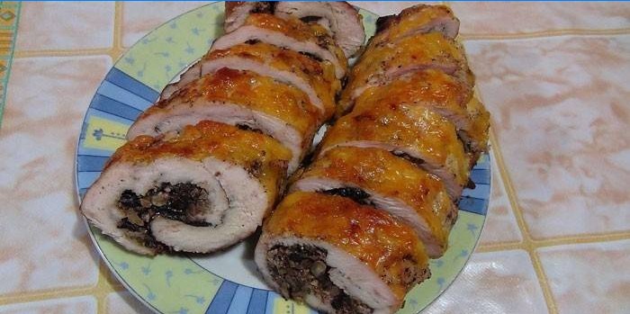 Chicken fillet rolls stuffed with prunes