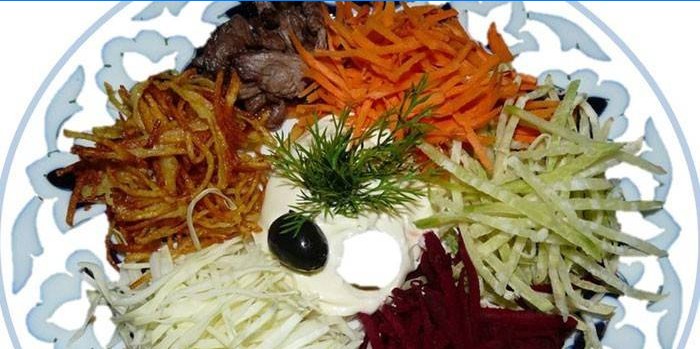 Salad with grilled meat and vegetables