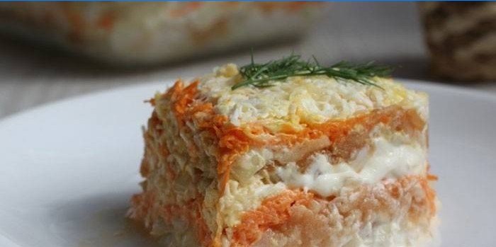 Puff salad with carrots and cheese