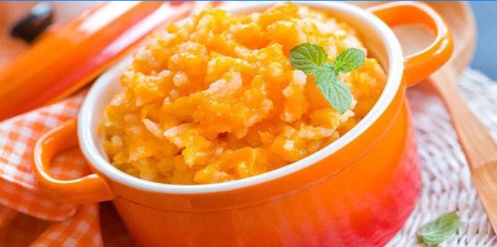 Pumpkin and rice porridge in a saucepan