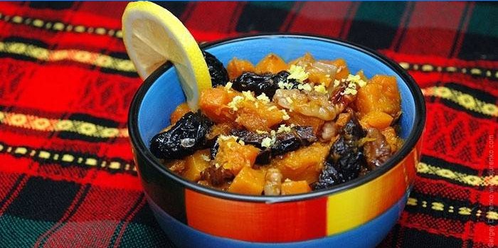 Sliced ​​Baked Pumpkin with Dried Fruits and Nuts