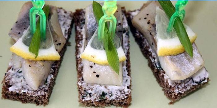 Sandwiches with herring