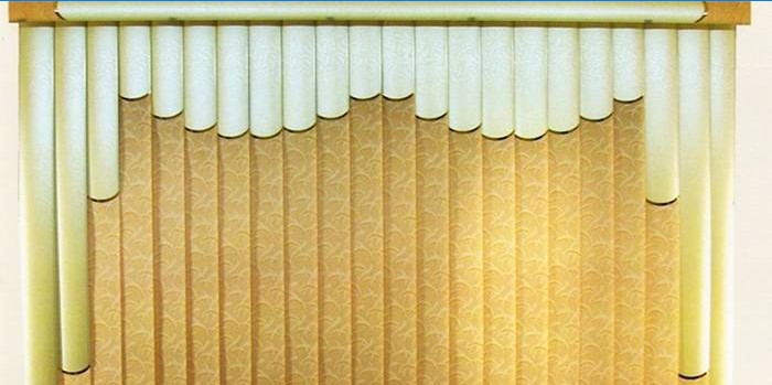 Vertical blinds with a pattern and a lambrequin Verend-Design multifactured