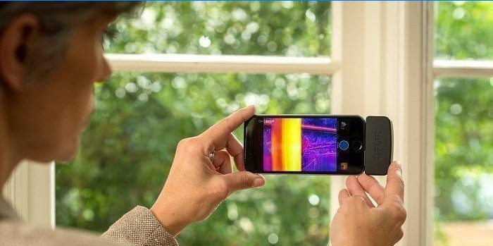 Smartphone with thermal imager
