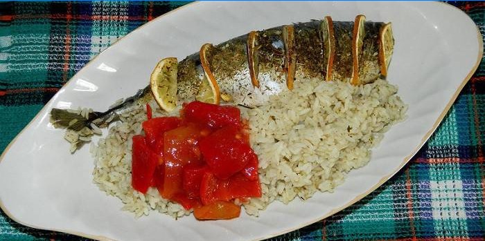 Mackerel with rice and vegetables
