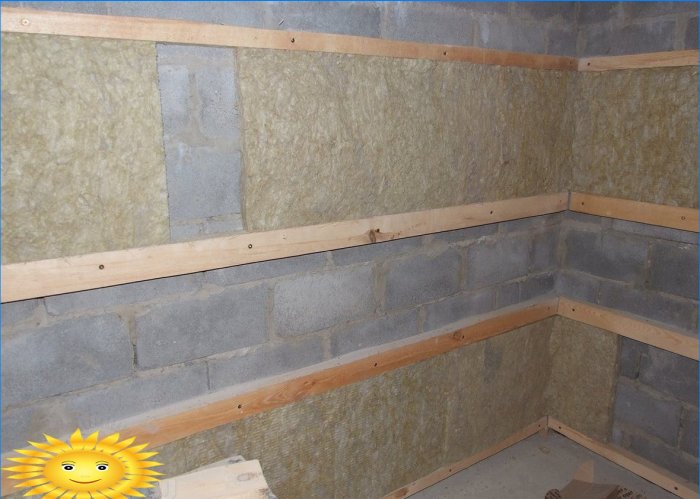 Installation of battens for lining with insulation