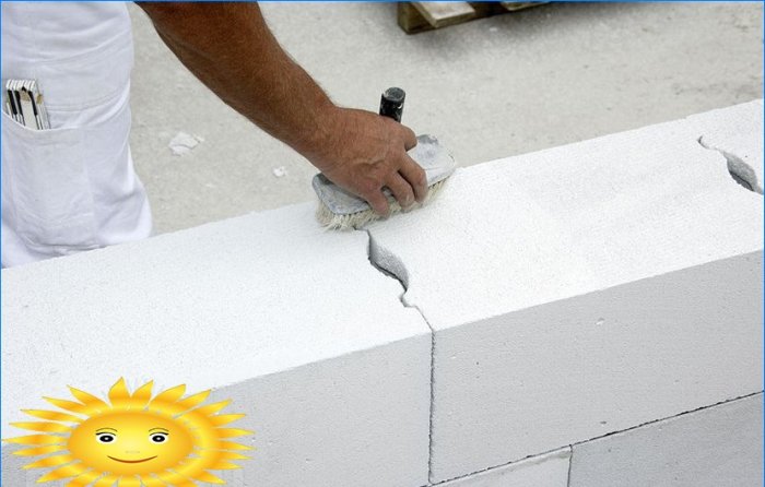 DIY aerated concrete house: construction features
