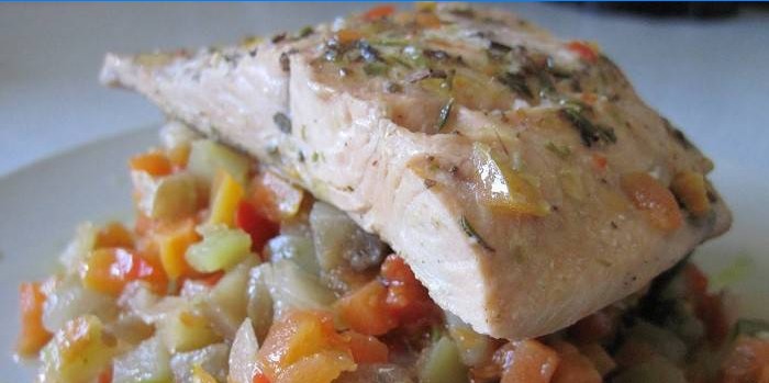 Pink salmon with steamed vegetables