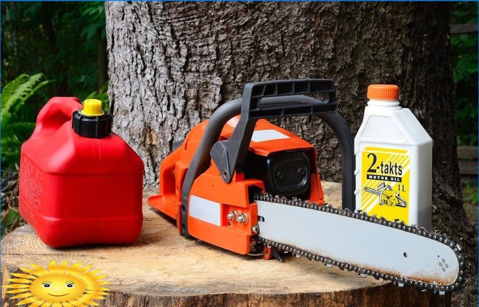 Gasoline and trimmer oil: how to refuel your lawn mower