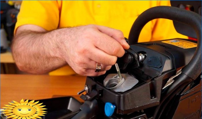 Gasoline and trimmer oil: how to refuel your lawn mower