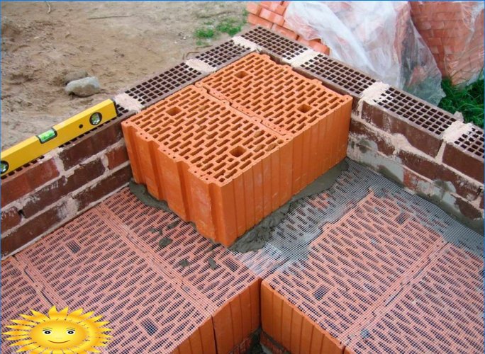 House made of porous ceramic block or warm ceramic