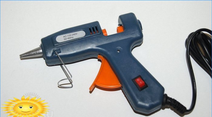 Hot glue gun with switch
