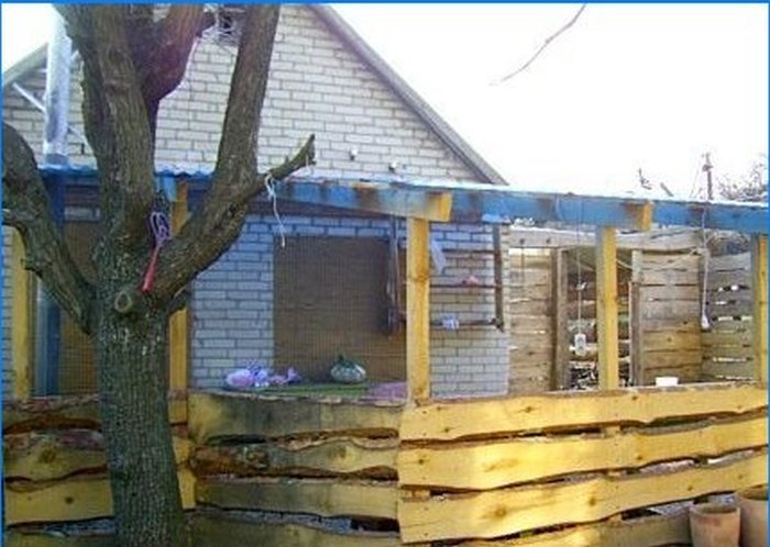 How to quickly and inexpensively make a simple wooden shed in the yard