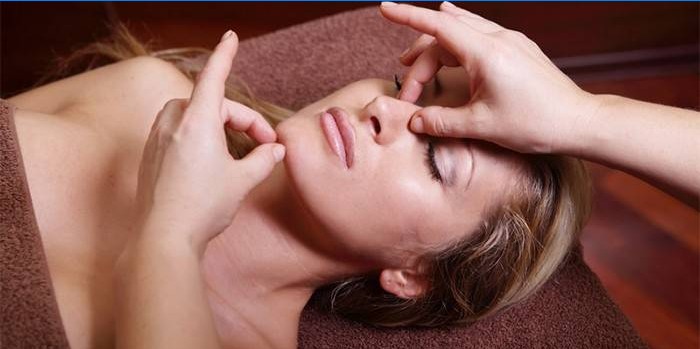 Shiatsu technique for Japanese face massage