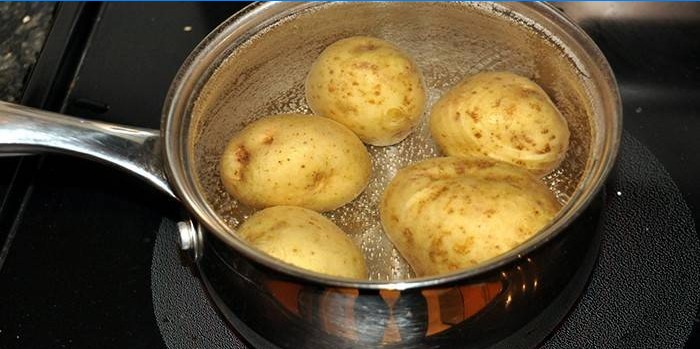 Potatoes cooked on the stove