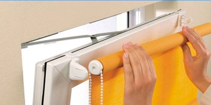 Mounting roller blinds