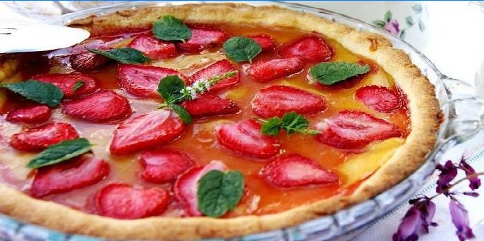 Strawberry tart with butter cream
