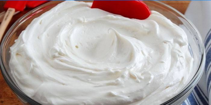 Ready cream in a bowl