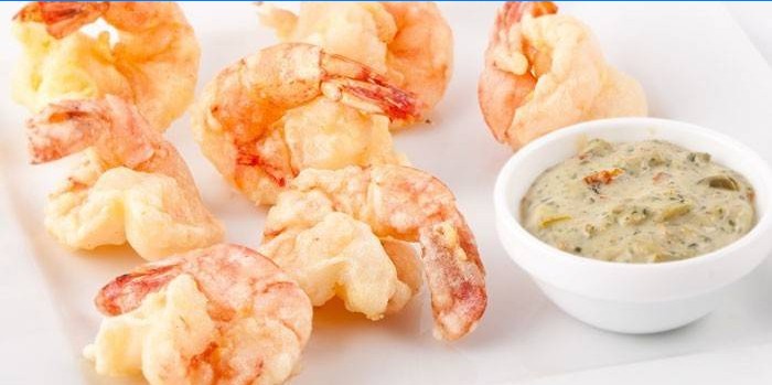 Fried shrimp in batter with sauce
