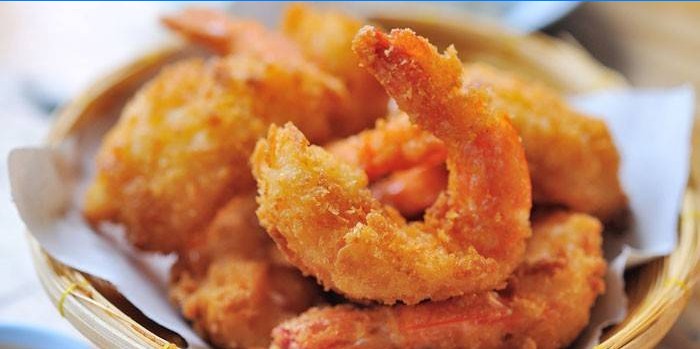 Deep-fried shrimp in batter