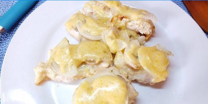 Sliced ​​chicken with cheese
