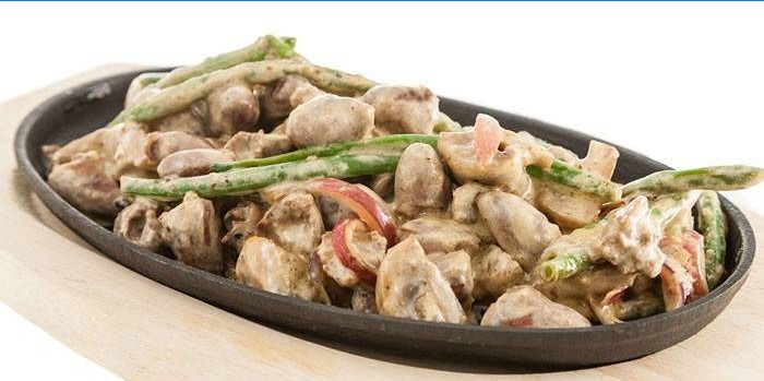 Chicken hearts with champignons and asparagus