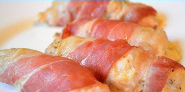 Chicken fillet rolls with bacon