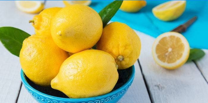 Lemons in a plate