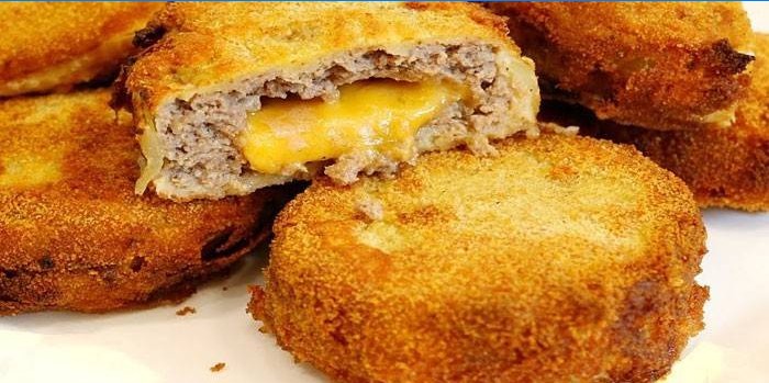 Onion rings with minced meat and cheese in batter