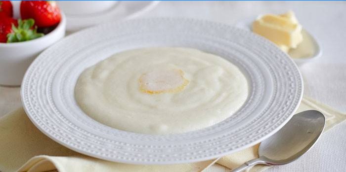 Milk semolina porridge with butter