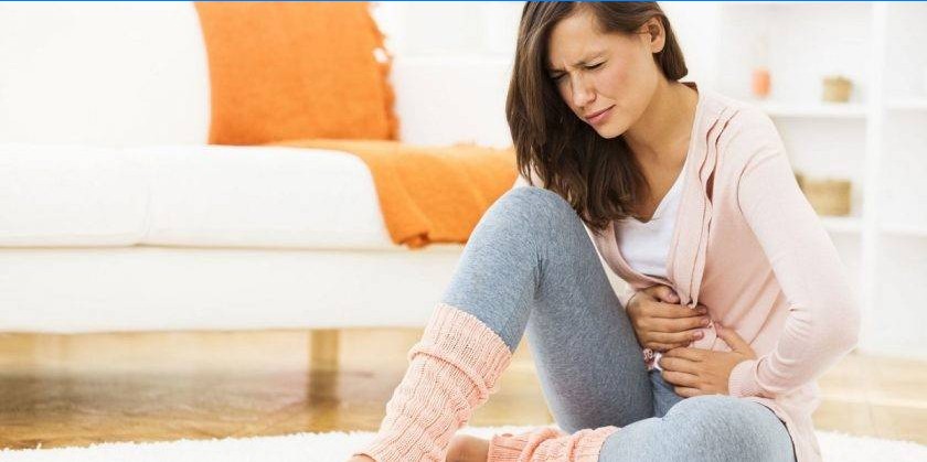 Woman has lower abdominal pain