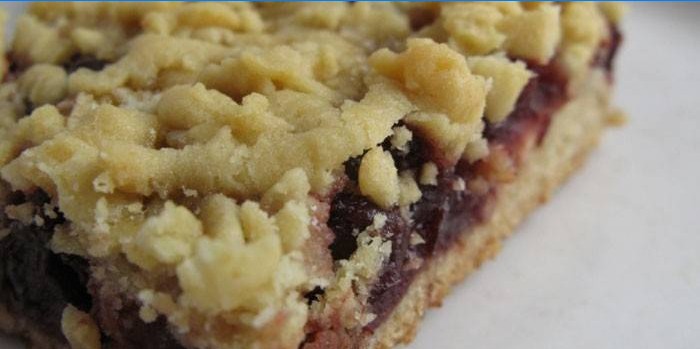 Grated blueberry shortcrust pastry tart