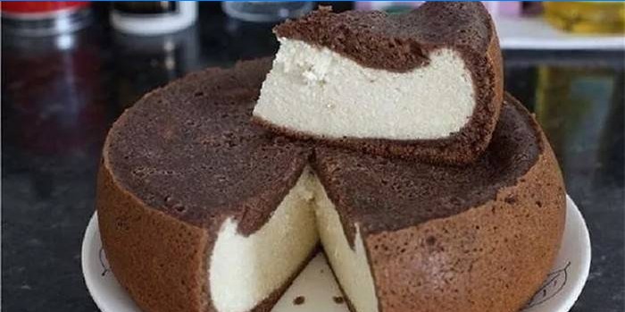 Sponge cake with curd filling