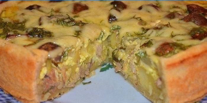 Quiche with minced meat and mushrooms