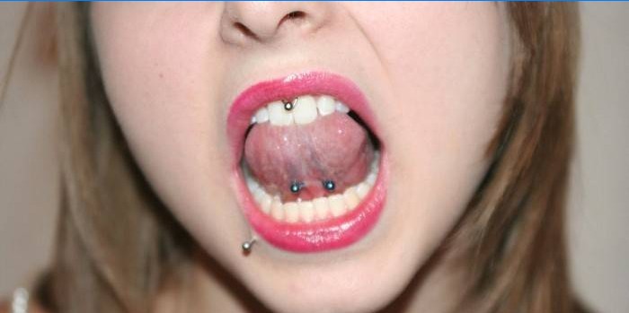 Tongue bridle piercing