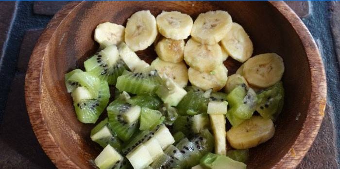 Sliced ​​bananas and kiwi in a plate